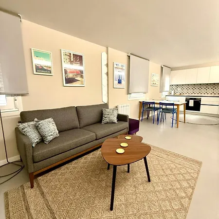 Carrerahouses Three Apartman